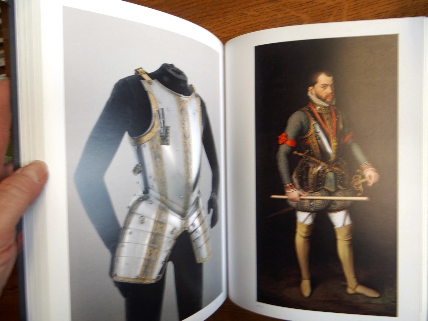 The Art of Power : Royal armor and portraits from imperial Spain = El Arte  del Poder : armaduras y retratos de la Espana imperial