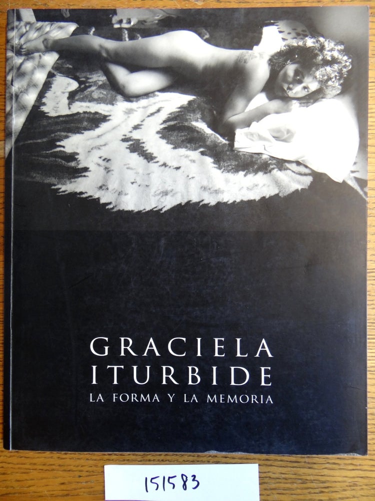 Item #151583 Graciela Iturbide: La Forma y la Memoria. Carlos Monsivais.
