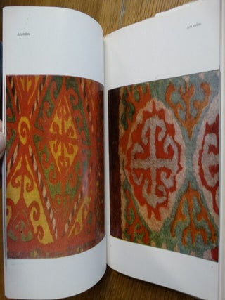 Narodnye Sokrovitsa Kyrgyzyi = Folk Treasures of Kyrgyz