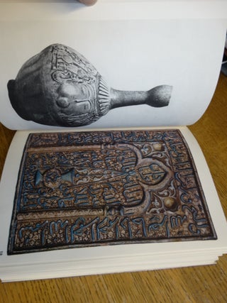 L'Art de l'Orient Islamique: Collection de la Fondation Calouste Bulbenkian = Oriental islamic Art: Collection of the Calouste Gulbenkian Foundation