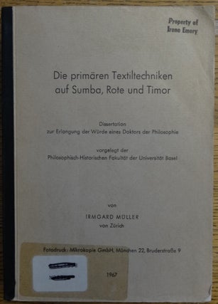 Item #154188 Die primären Textiltechniken auf Sumba, Rote und Timor. Irmgard Müller