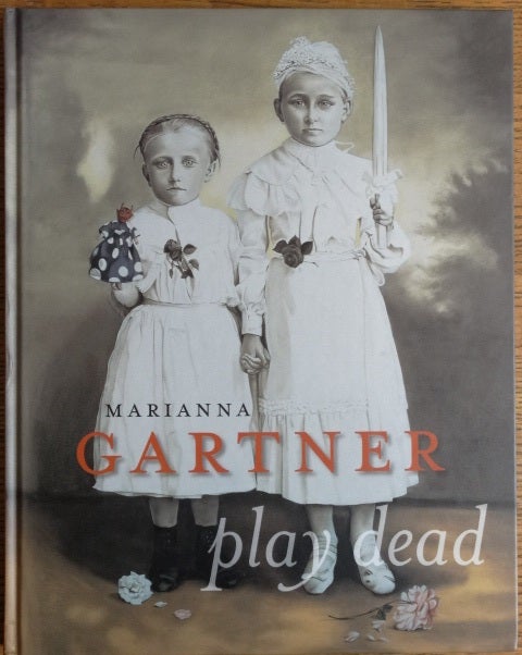 Item #154892 Marianna Gartner: play dead. Alberto Manguel, Margrit Brehm.