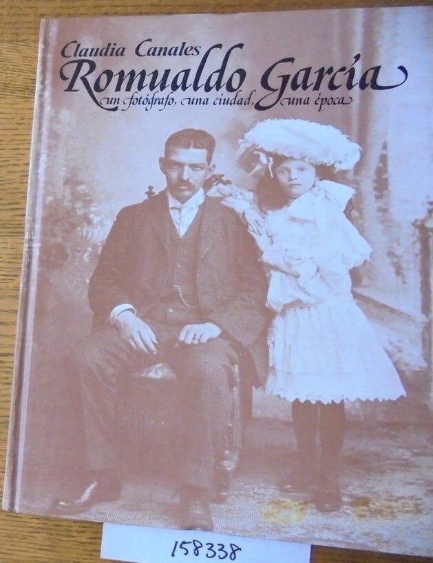 Item #158338 Romualdo Garcia: un fotografo, una ciudad, una epoca. Claudia Canales.