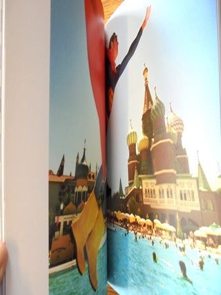 All Inclusive: Die Welt des Tourismus = A Tourist World