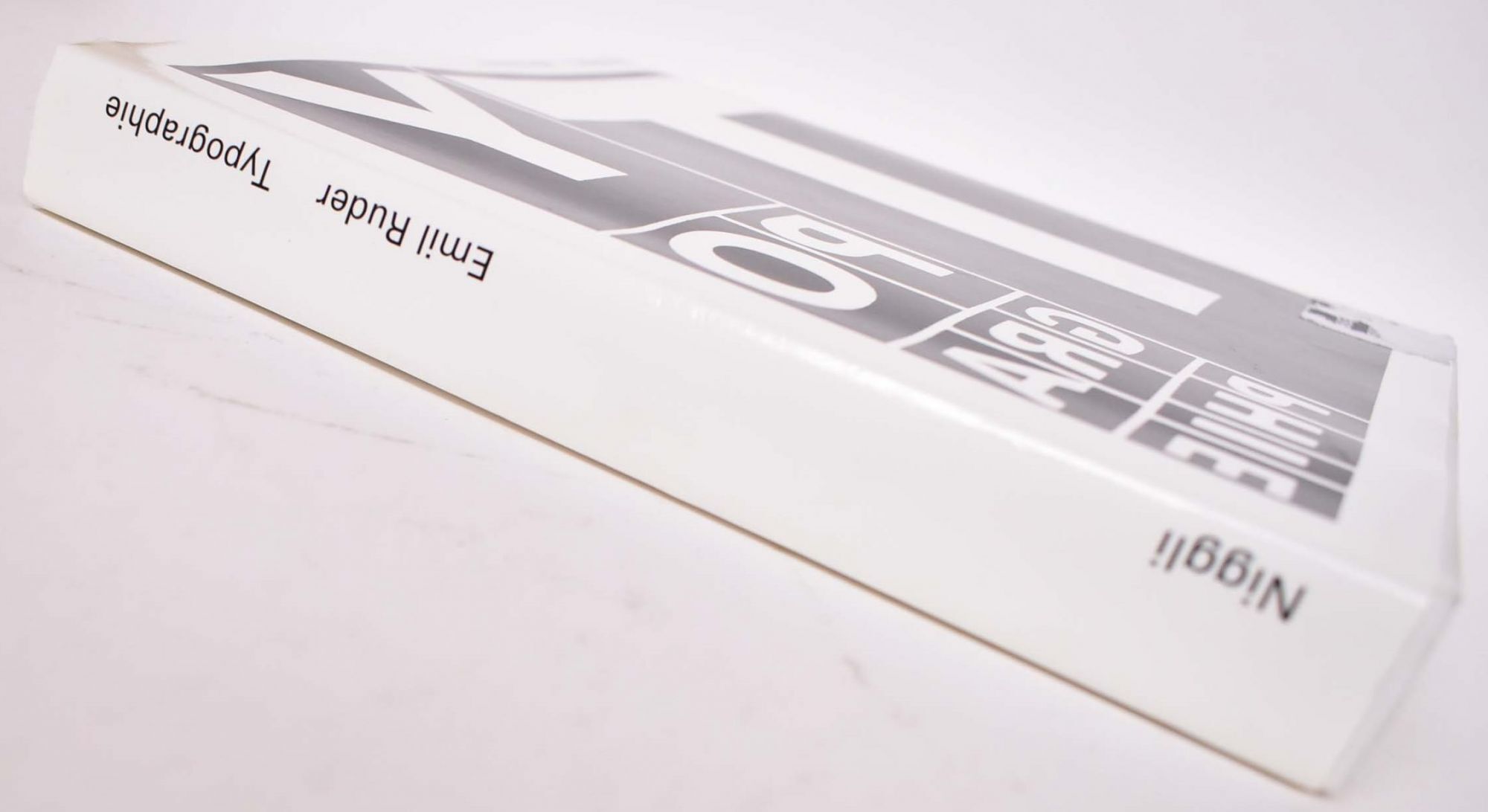 Typographie, Ein Gestaltungslehrbuch = Typography, A Manual of 