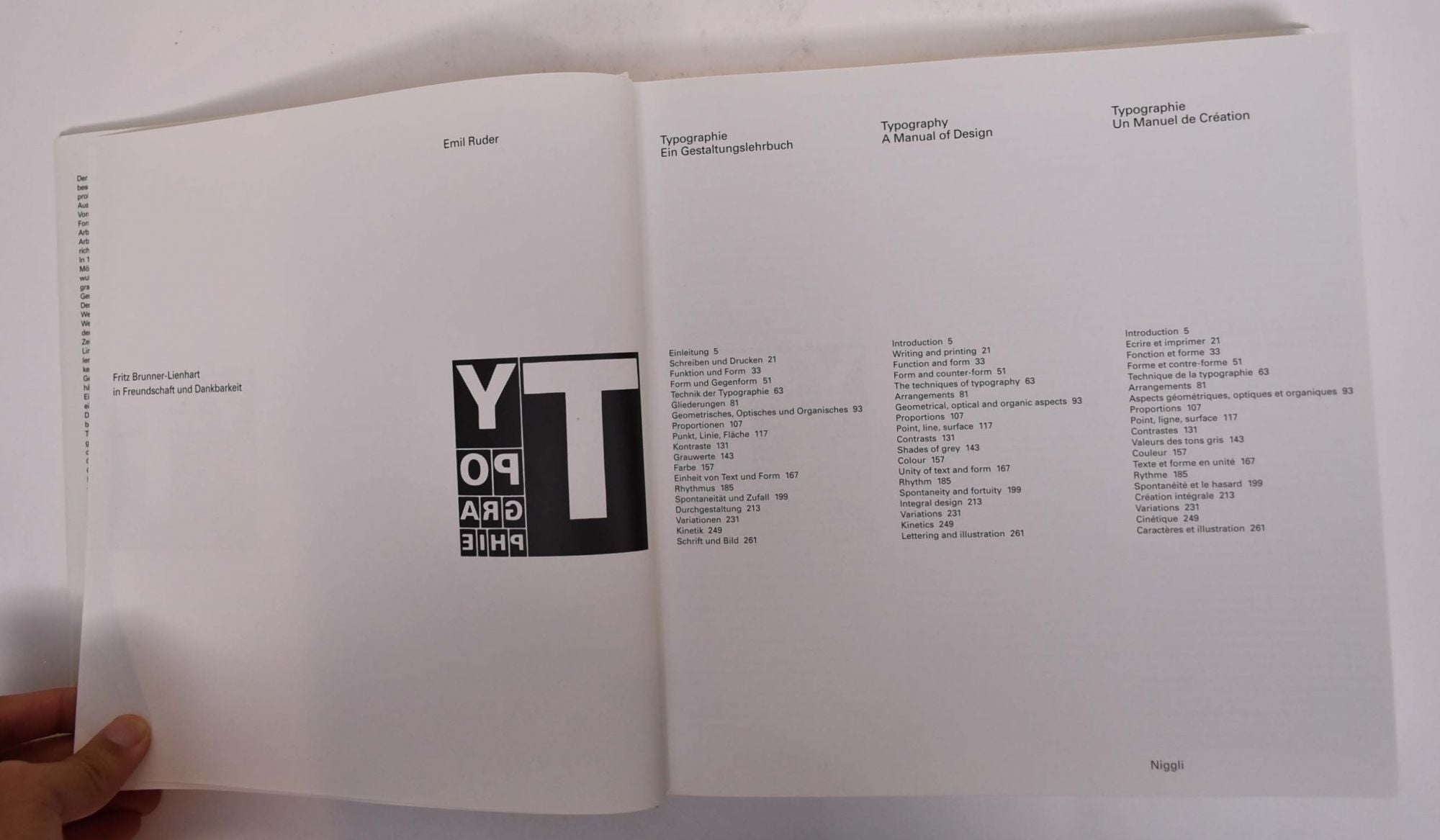 Typographie, Ein Gestaltungslehrbuch = Typography, A Manual of 