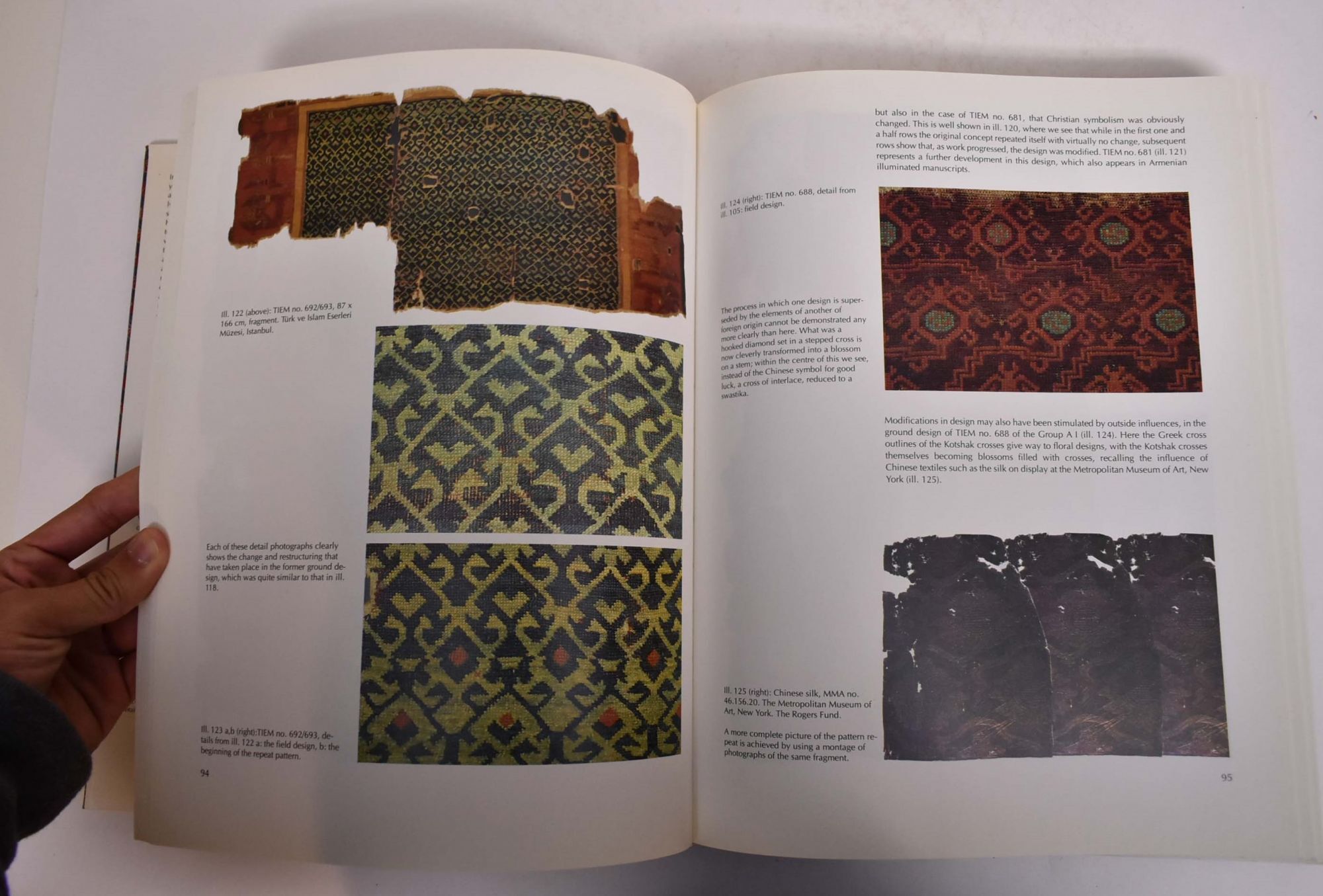 The Christian Oriental Carpet: A Presentation of its Development