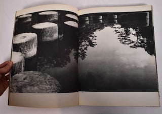 The Roots of Japanese Architecture. A photographic quest ... With text and commentaries by Teiji Itoh,