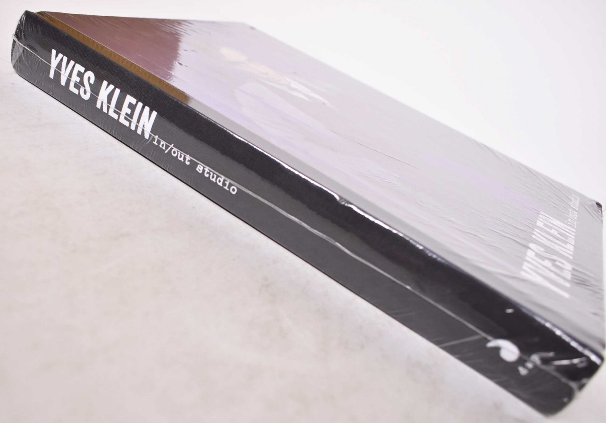 Yves Klein: In/Out Studio | Matthias Koddenberg, Aymone Rassaerts