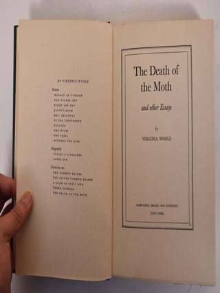 Item #176613 The Death Of the Moth. Virginia Woolf