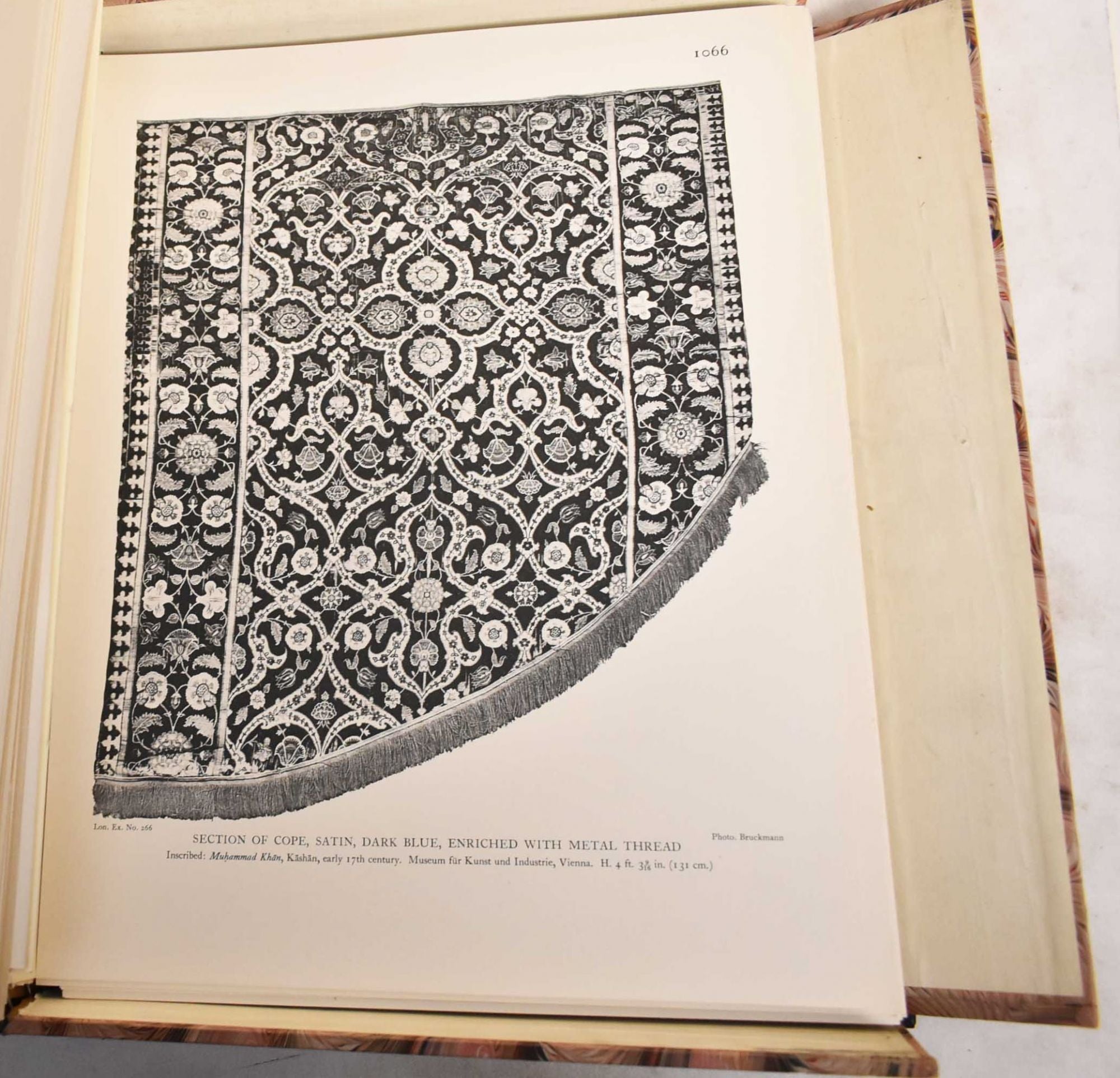 A Survey of Persian Art From Prehistoric Times to the Present: Volume VIII,  Textiles, Carpets Edition de Luxe by Arthur Upham Pope on Mullen Books