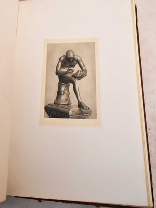 Bronzestatuetten und Gerate