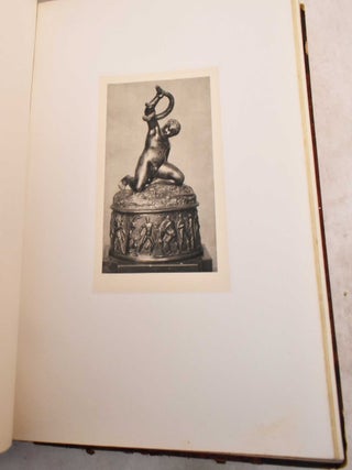 Bronzestatuetten und Gerate