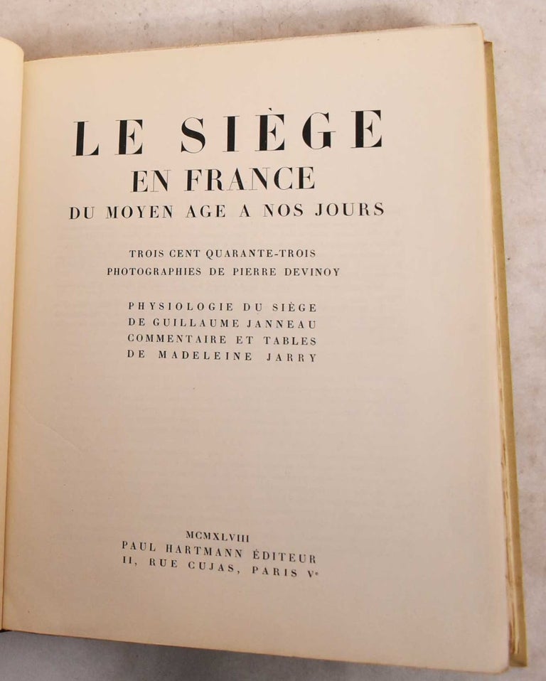 Item #189318 Le Siege en France du Moyen Age a Nos Jours: 343 Photographies de Pierre Devinoy. Paul Hartmann.