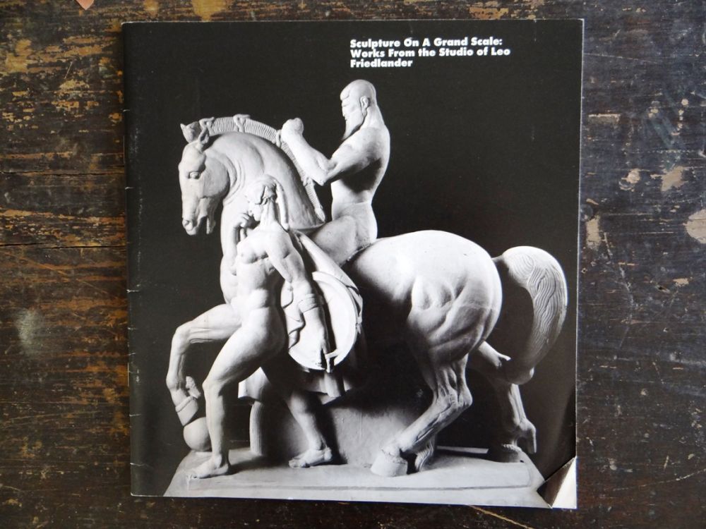 洋書 SCULPTURE Sculpture on A Grand Scale: Works From the Studio of Leo